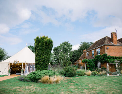 An autumn wedding – romance, sunshine & showers