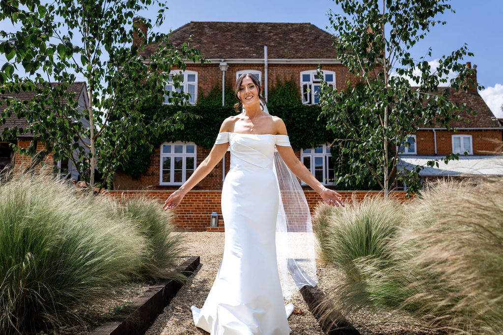 SJTD14-06-25HR-112 Bride portrait shot in the courtyard of the farmhouse at Polehanger